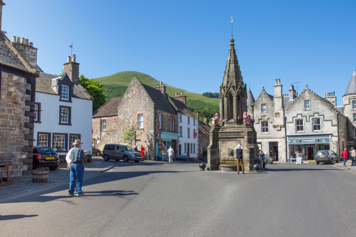 Falkland, Outlander en Ecosse